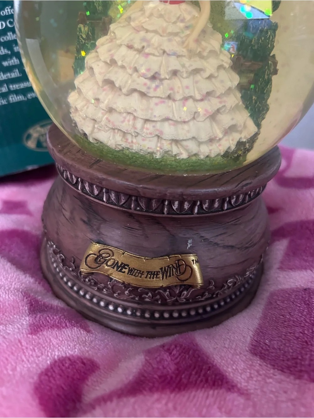 SCARLETTTM/TARA WATERGLOBE
